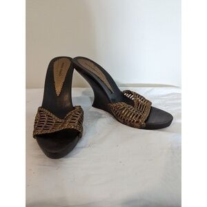 Para Raio Clog Style Heel with Gold